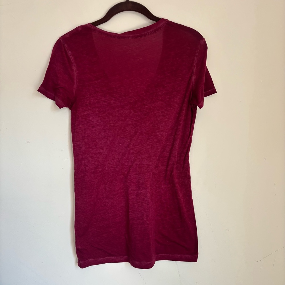 American Eagle Outfitters Y2K Early 2000s Women's Maroon V-neck T-Shirt - Picture 5 of 5